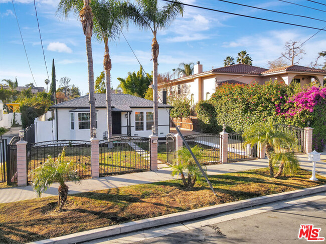 5249 Mecca Ave in Los Angeles, CA - Building Photo - Building Photo