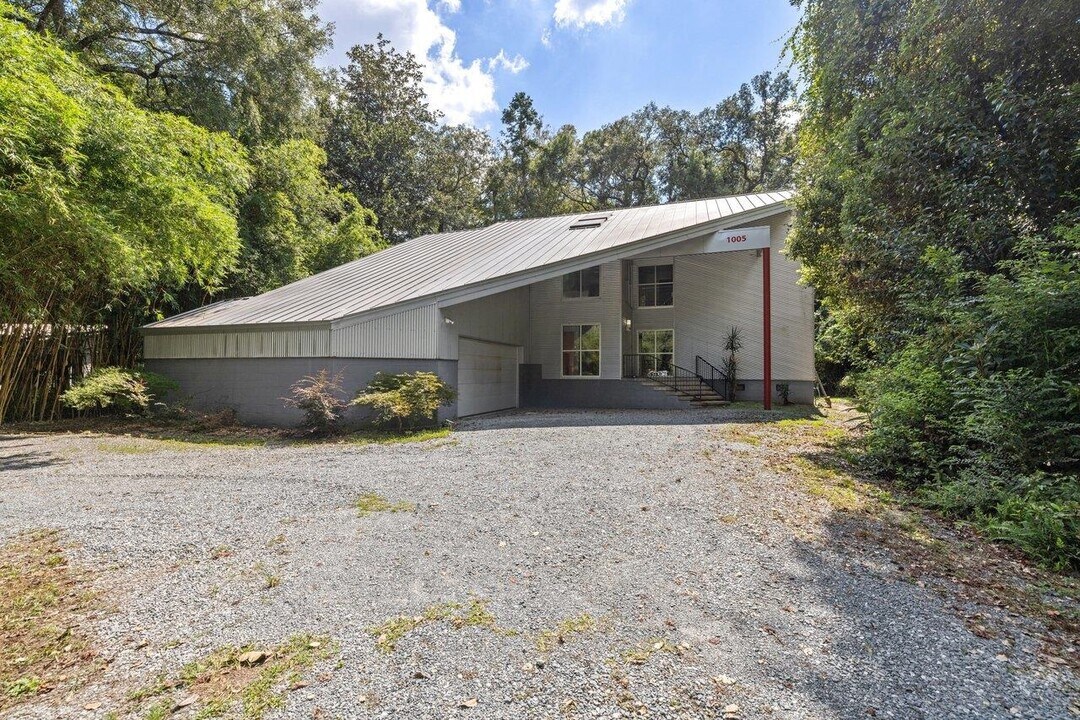 1005 Waverly Rd in Tallahassee, FL - Foto de edificio
