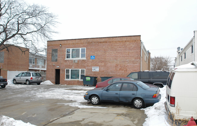 10518 Crown Rd in Franklin Park, IL - Foto de edificio - Building Photo