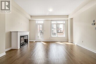 19 Gunton St in Aurora, ON - Building Photo - Building Photo