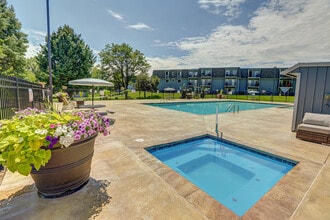 Ralston Park Apartments in Arvada, CO - Foto de edificio - Building Photo