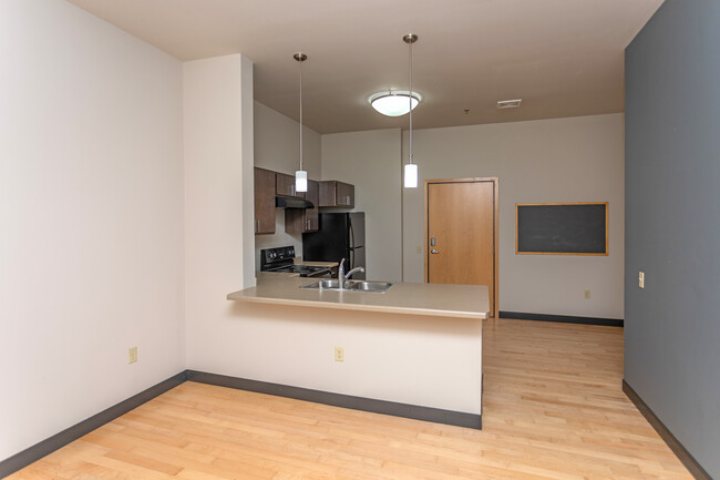 Roosevelt School Apartments in La crosse, WI - Foto de edificio - Interior Photo