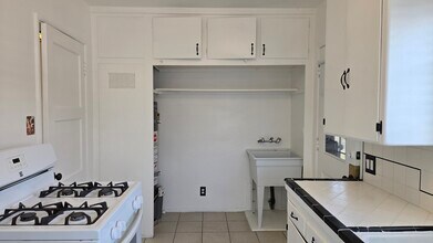 3552 Locke Ave, Unit 3552 Locke Ave. in Los Angeles, CA - Foto de edificio - Building Photo