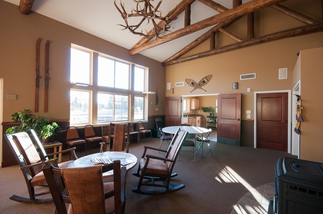 Little Deschutes Lodge I & II in La Pine, OR - Building Photo - Interior Photo