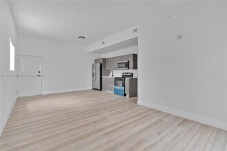 1534 NW 1st St in Miami, FL - Building Photo - Building Photo
