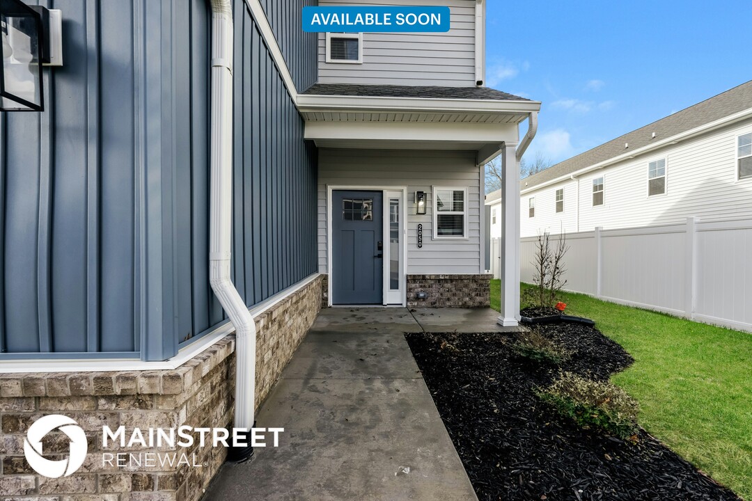 2050 N Sarah Dr in Jeffersonville, IN - Building Photo