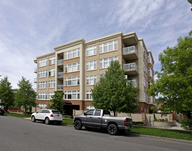 Bentley Condominiums in Denver, CO - Building Photo - Building Photo