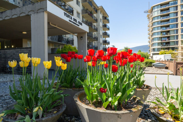 Vista del Mar in North Vancouver, BC - Building Photo