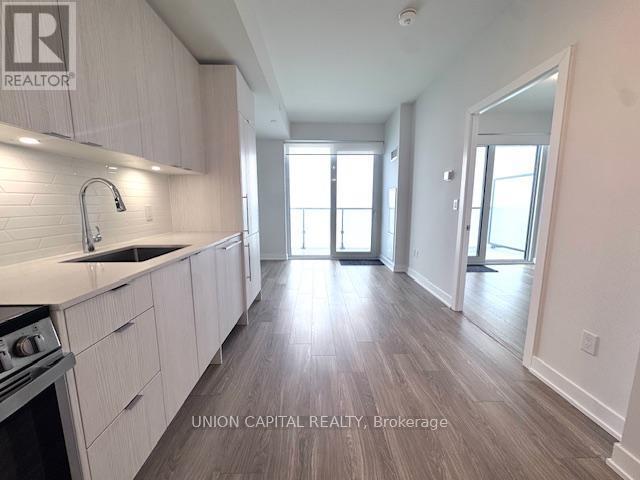 4130 Parkside Village Dr in Mississauga, ON - Building Photo - Building Photo