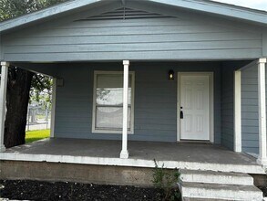 322 W Camp Wisdom Rd in Duncanville, TX - Building Photo - Building Photo