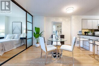 21 Hillcrest Ave in Toronto, ON - Building Photo - Building Photo