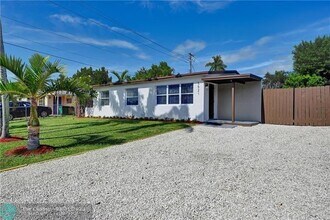 5521 SW 39th St in Davie, FL - Building Photo - Building Photo