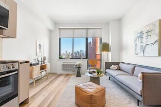 55 Jordan Ave in Jersey City, NJ - Foto de edificio - Building Photo