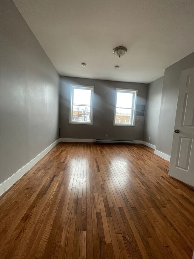 65 Atlantic St, Unit 1 in Jersey City, NJ - Foto de edificio - Building Photo