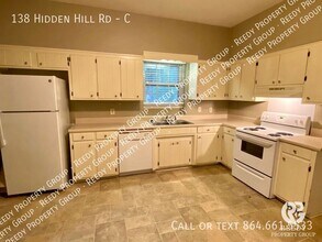 138 Hidden Hill Rd in Spartanburg, SC - Foto de edificio - Building Photo