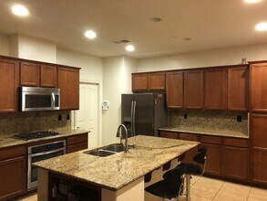 1722 Holt Rinehart Ave in Bakersfield, CA - Building Photo - Building Photo