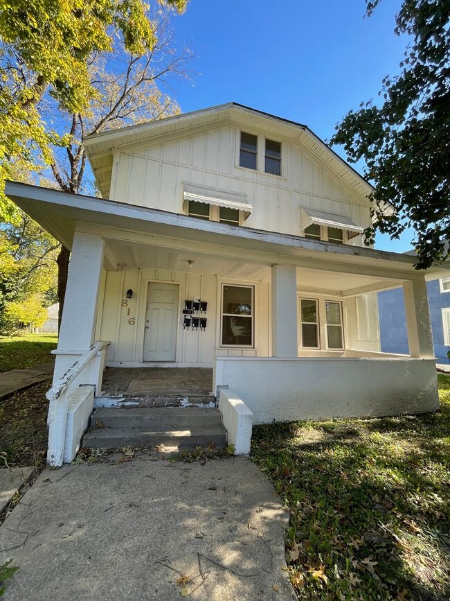 property at 816 Congress St