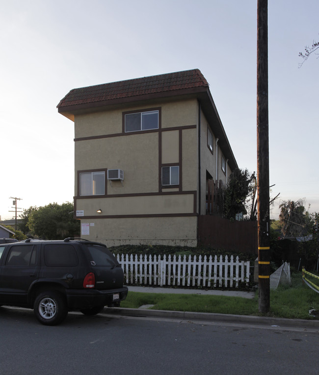 8152 8th St in Buena Park, CA - Foto de edificio - Building Photo