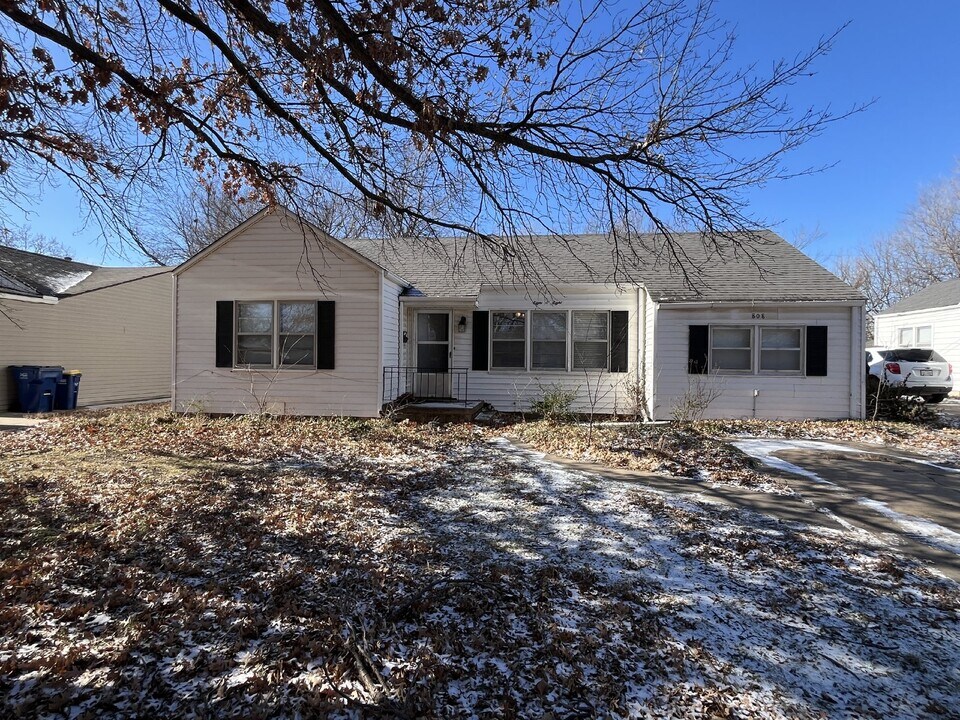808 S Blakely St in Stillwater, OK - Building Photo