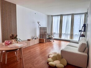 20 Newport Pkwy, Unit 1203 in Jersey City, NJ - Building Photo - Building Photo