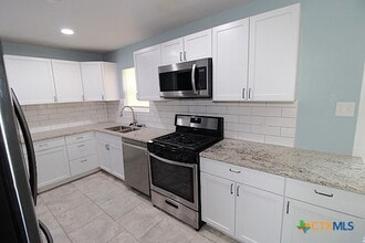 105 E Avenue A in Copperas Cove, TX - Foto de edificio - Building Photo