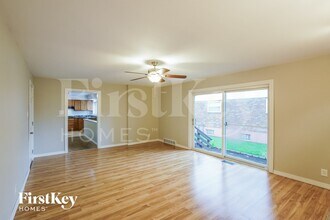 8979 Sappington Rd in St. Louis, MO - Foto de edificio - Building Photo