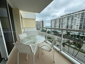 5600 Collins Ave, Unit 10 U in Miami Beach, FL - Building Photo - Building Photo