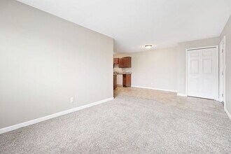 23210 Huron River Dr in Rockwood, MI - Building Photo - Building Photo