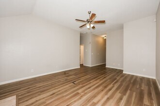 321 Meadow Park Dr in Fort Worth, TX - Building Photo - Building Photo