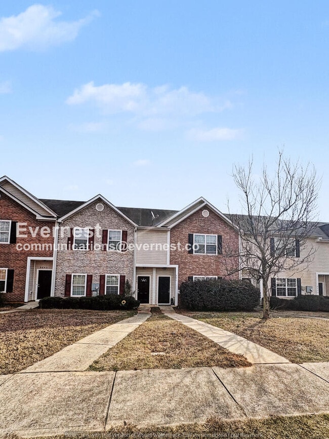 8608 Thomas Ln in Riverdale, GA - Foto de edificio - Building Photo