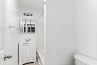 216 Park Ave in East Rutherford, NJ - Building Photo - Building Photo