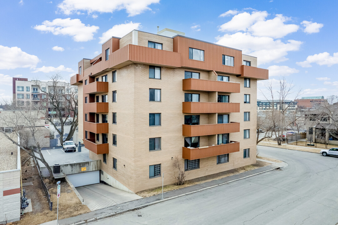 114 13 Av NW in Calgary, AB - Building Photo