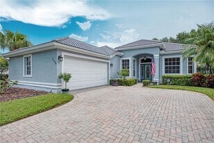 5120 Highbury Cir in Sarasota, FL - Building Photo