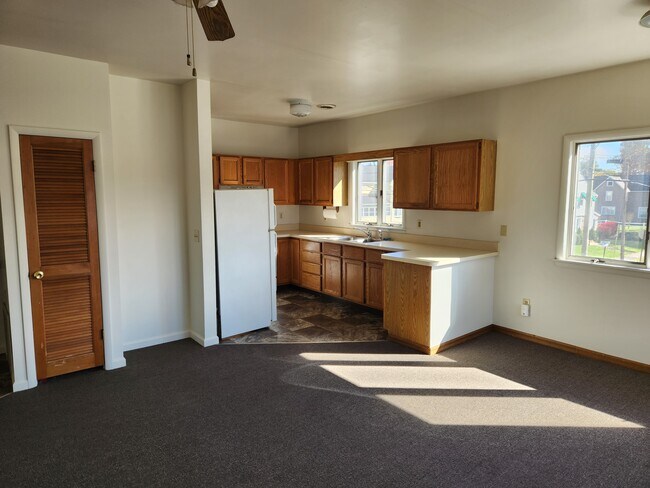 329 N Hamilton St, Unit 201 in Painted Post, NY - Building Photo - Building Photo