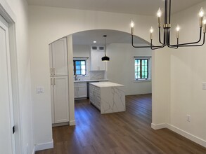 1077 E Howard St in Pasadena, CA - Building Photo - Building Photo