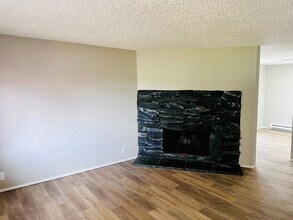 5756 SW Main Ave-Unit -5756 in Beaverton, OR - Foto de edificio - Building Photo