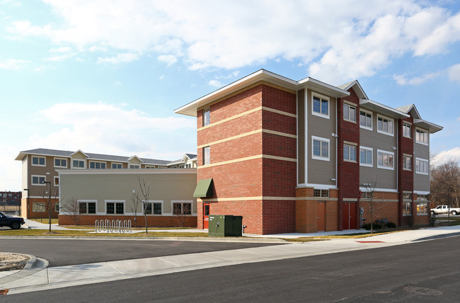 Fairhaven Crossing in Mundelein, IL - Foto de edificio - Building Photo