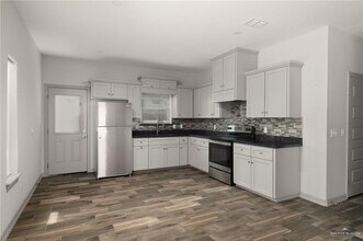 10 Nightingale Ave in Alton, TX - Building Photo - Building Photo