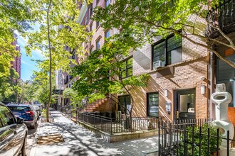 21 Gramercy Park S in New York, NY - Building Photo - Building Photo