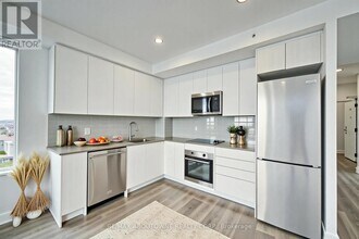 2489 Taunton Rd in Oakville, ON - Building Photo - Building Photo