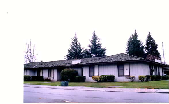 Swenson Oaks Apartments in Stockton, CA - Building Photo