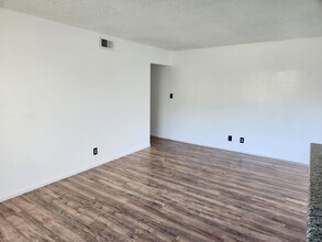 225 Harding Blvd in Roseville, CA - Building Photo - Building Photo