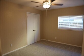 12030 Hedgegate Dr in Houston, TX - Building Photo - Building Photo