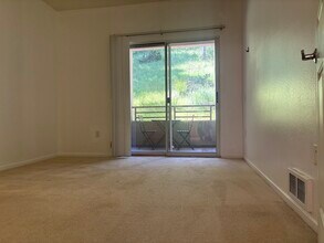 280 Caldecott Ln, Unit 116 in Oakland, CA - Foto de edificio - Building Photo