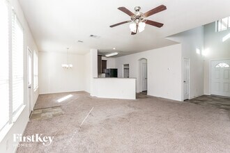 6714 Blimp Base Blvd in Hitchcock, TX - Building Photo - Building Photo