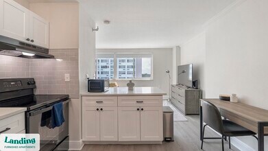 305 Dr. M.L.K. Jr St S in St. Petersburg, FL - Building Photo - Building Photo