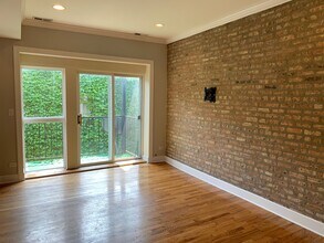 2303 W Granville Ave in Chicago, IL - Building Photo - Building Photo