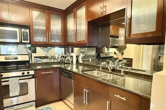 230 E Flamingo Rd, Unit 230 in Las Vegas, NV - Building Photo - Building Photo