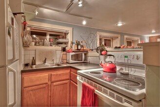 810 27th Ave, Unit Central District apt in Seattle, WA - Foto de edificio - Building Photo
