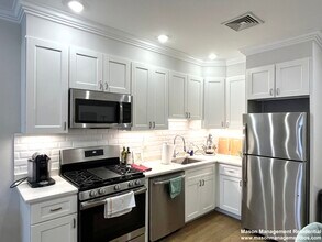 46 Sheridan St, Unit #1 in Boston, MA - Foto de edificio - Building Photo